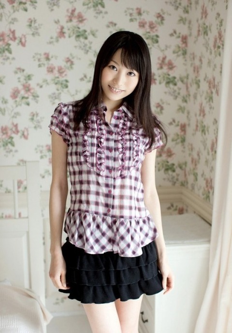 三上あいりの可愛らしいハダカヌード